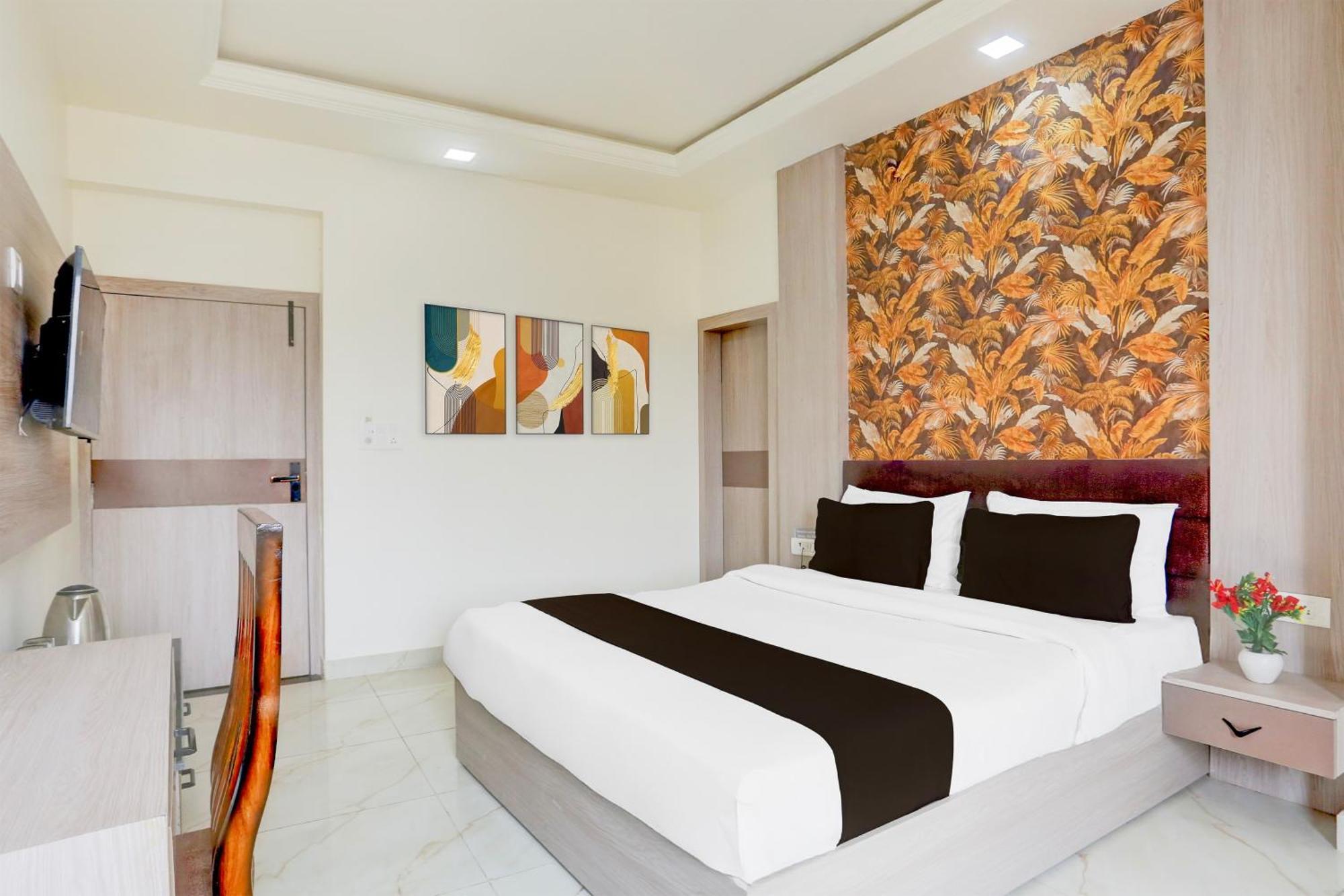 Hotel Collection O The Vidya Grand à Rudrapur Extérieur photo
