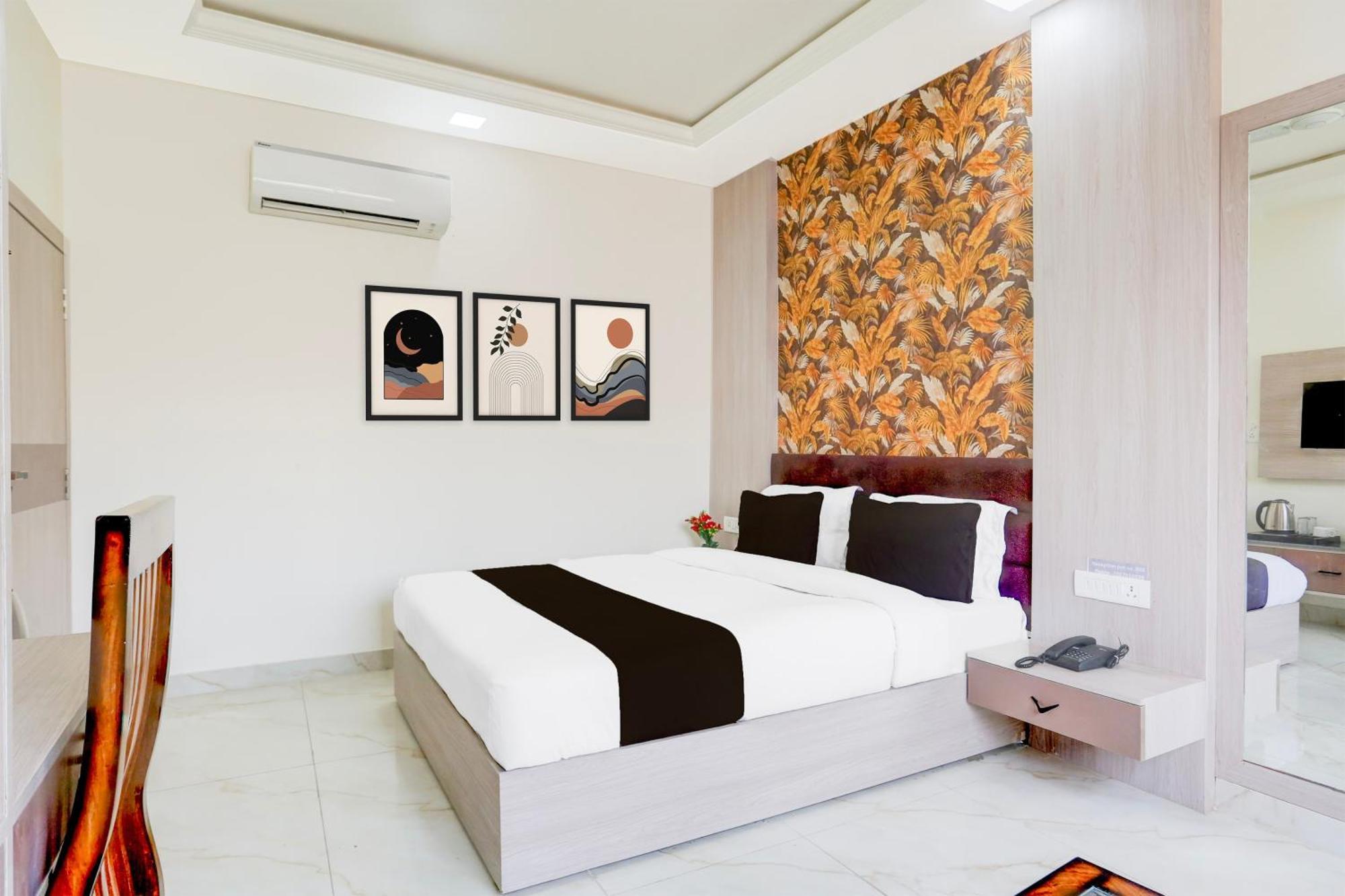 Hotel Collection O The Vidya Grand à Rudrapur Extérieur photo